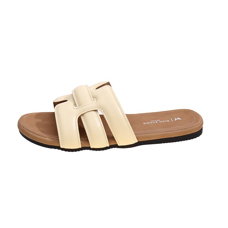 Internet celebrity fashion fairy wind beach sandals 2025 summer and autumn new French versatile flat casual one-word slippers