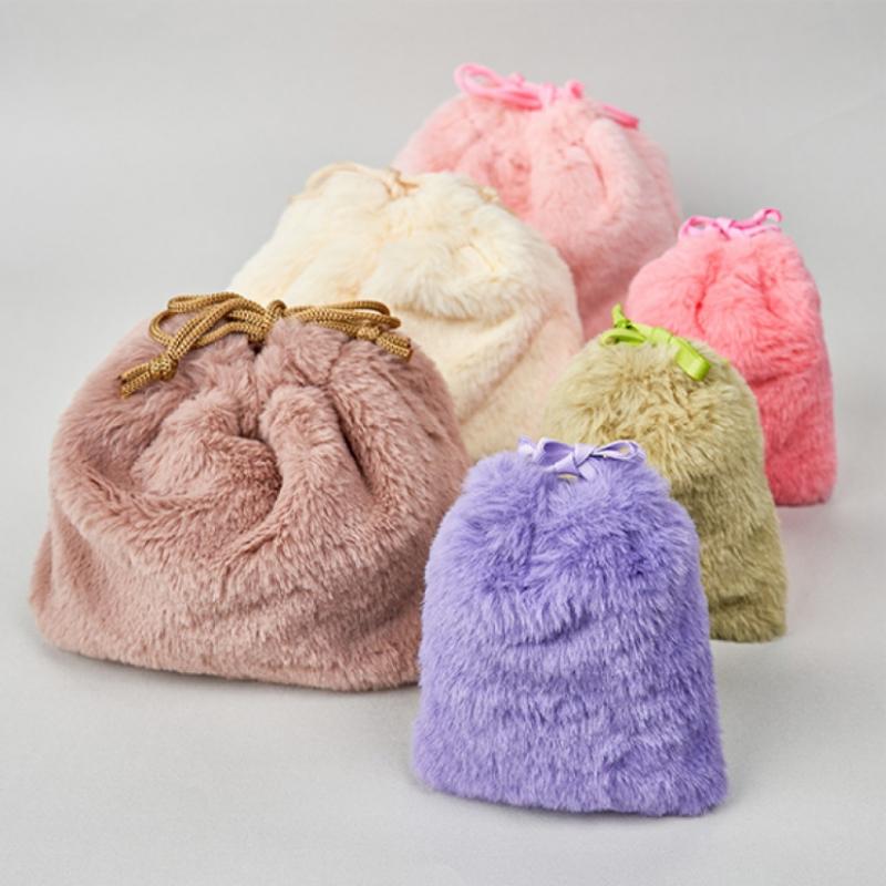 Daiso Fuzzy Pouch  Medium 