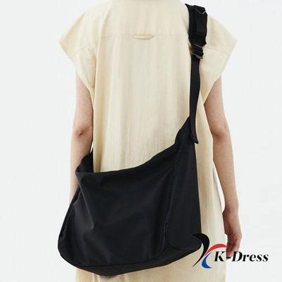 HAHARCHIVE Arc Black Unisex Fashion Design Messenger Crossbody Bag for Students and Professionals