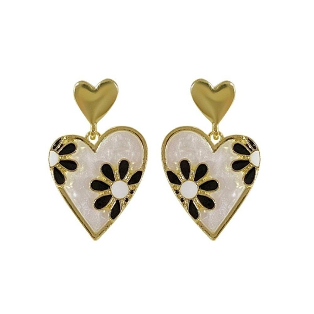 Vintage Heart-Shaped Earrings Unique Pattern Retro Enamel Earrings Daily Wear