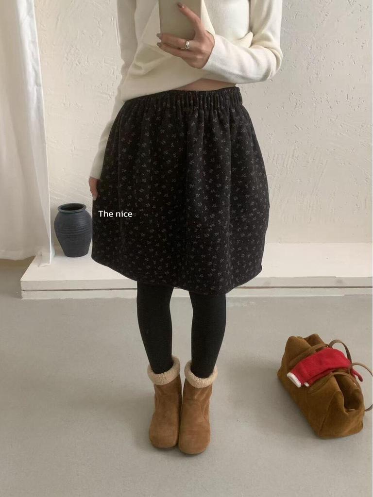 Highly Recommended! Women's Retro Woolen A-line Skirt - Autumn/Winter Korean Minimalist Pleated Slimming Mid-length Skirt