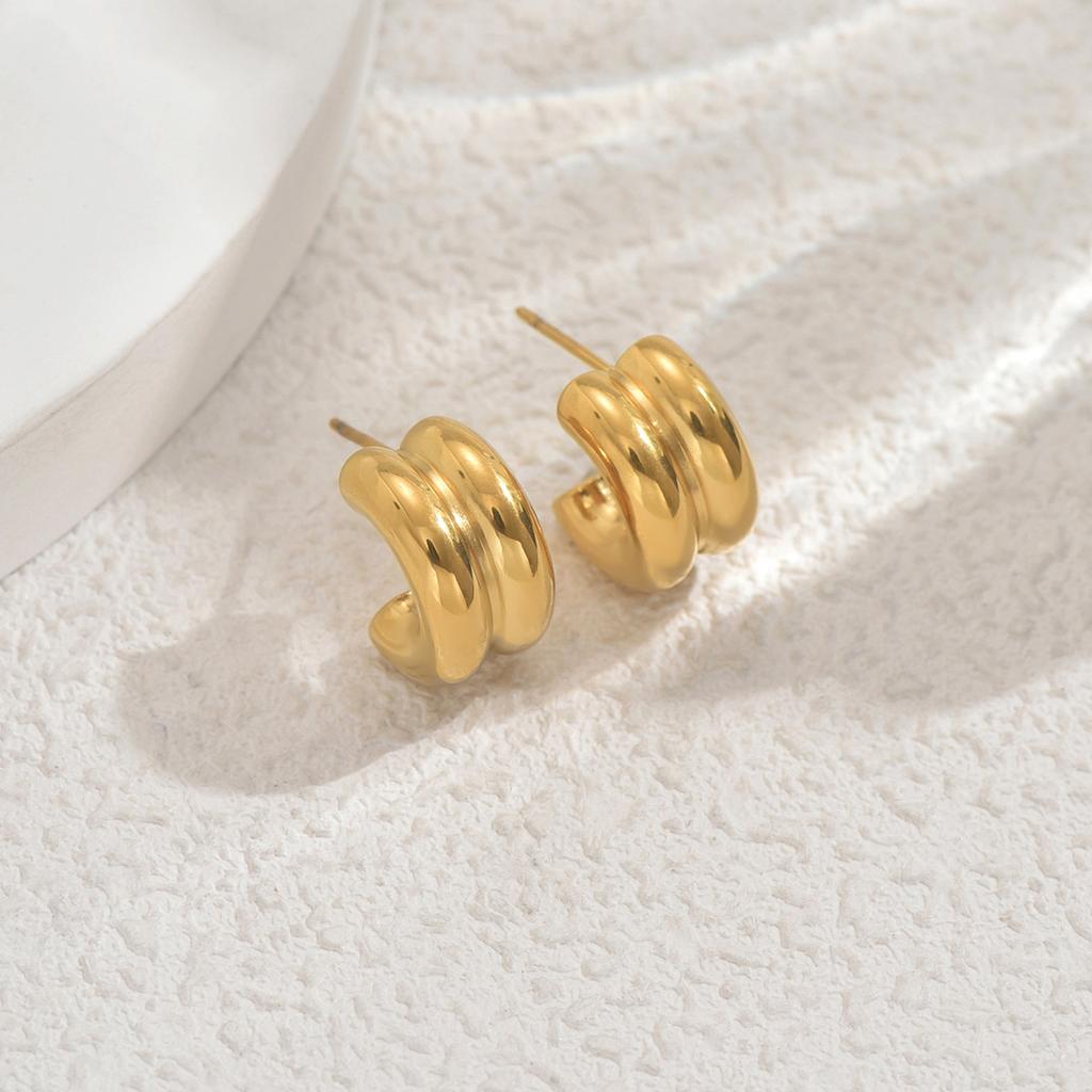 Popular Women's C-shaped Earrings Light Luxury High-end Light-sensitive Surface Design Earrings Versatile Niche Earrings Women