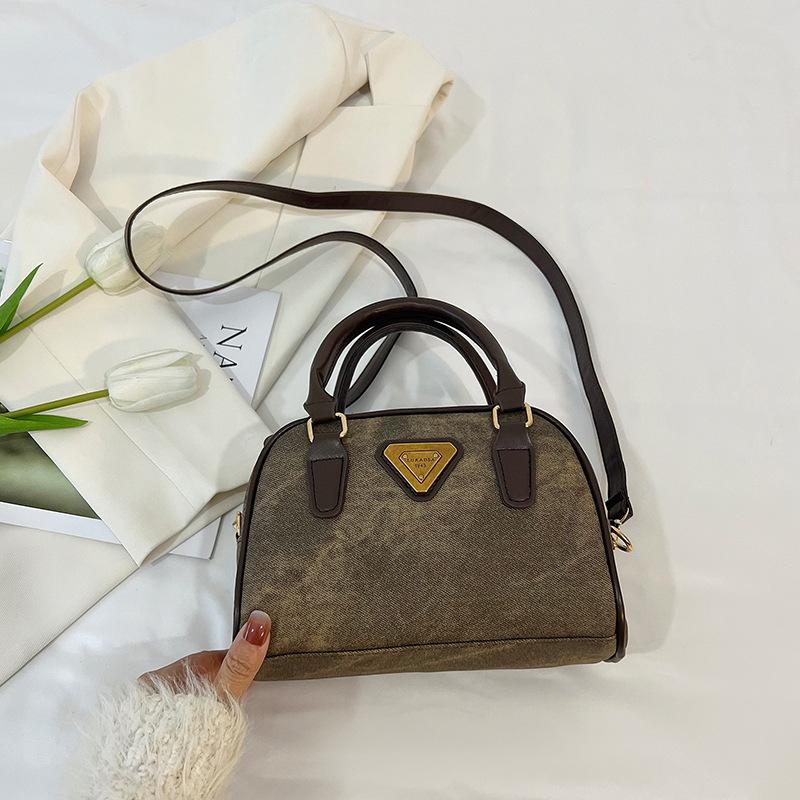 

Премиальная текстура ретро маленькая сумка женская сумка 2025 новая весенняя популярная универсальная сумка-мессенджер портативная сумка-боулинг