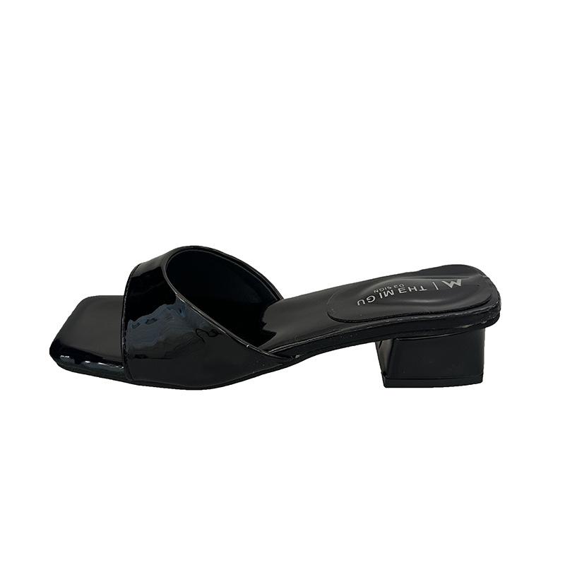 

One-word square head thick heel cool slippers women s summer simple open-toed low-heeled cool slippers women 35 чорний