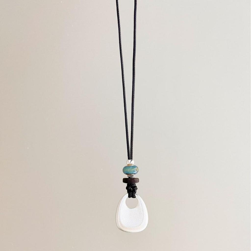 Elegant Black Leather Cord Pendant Necklace - Versatile Luxury Accessory
