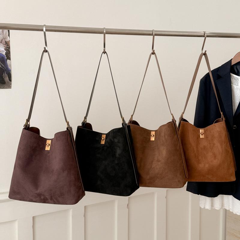 Casual Shoulder Bucket Bag Fashionable Simple Retro Large-capacity Bag Women's 2025 New Commuter Versatile Messenger Bag