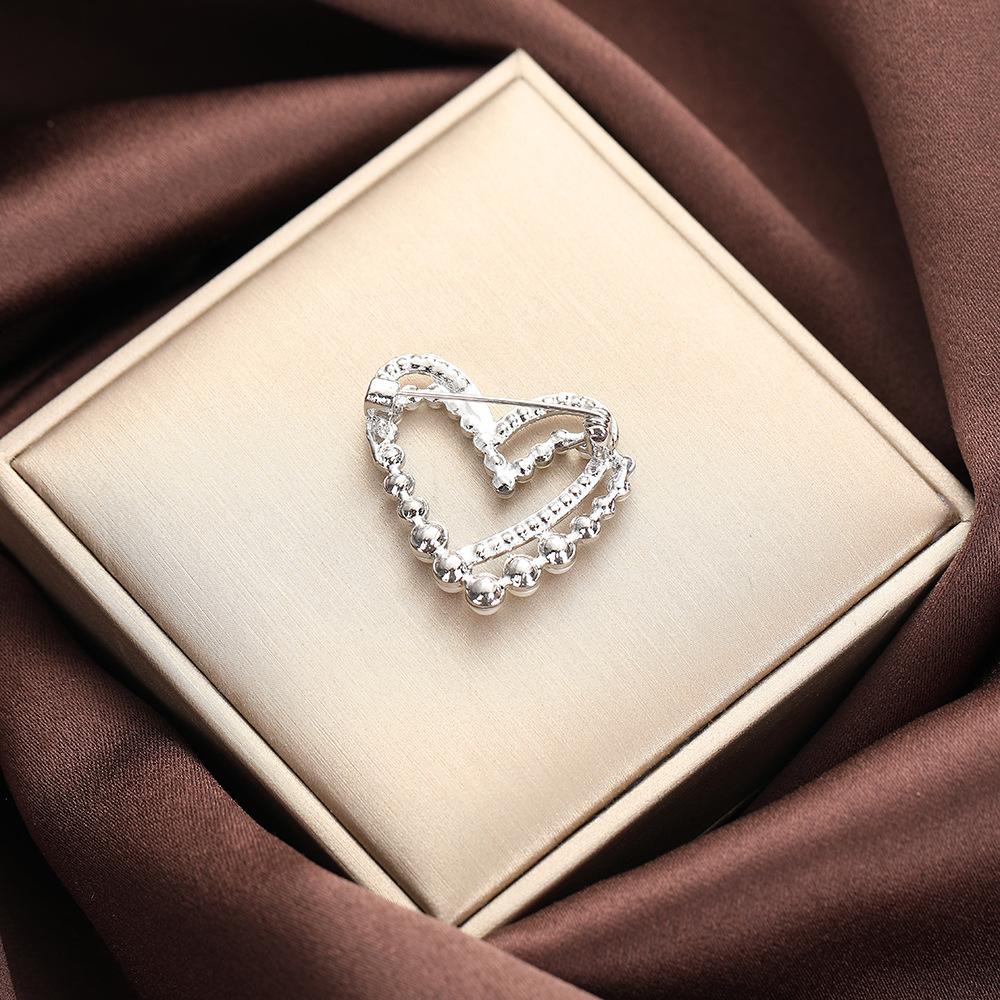 1PC Fake Pearl Couple Elegant and Precise Brooch Heart Brooch Heart-Connected  Jewelry