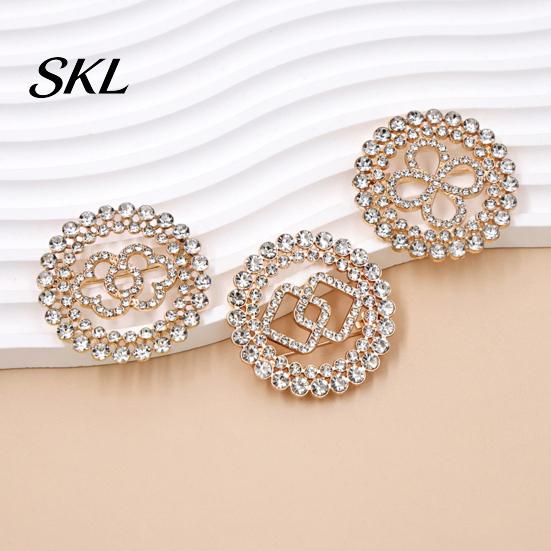 Strong Buckle Brooch Retro Style Pin, Hollow Flower Design Lapel Pin with Buckle, Sparkling Rhinestones Inlaid Anti-exposure Badge for Coats