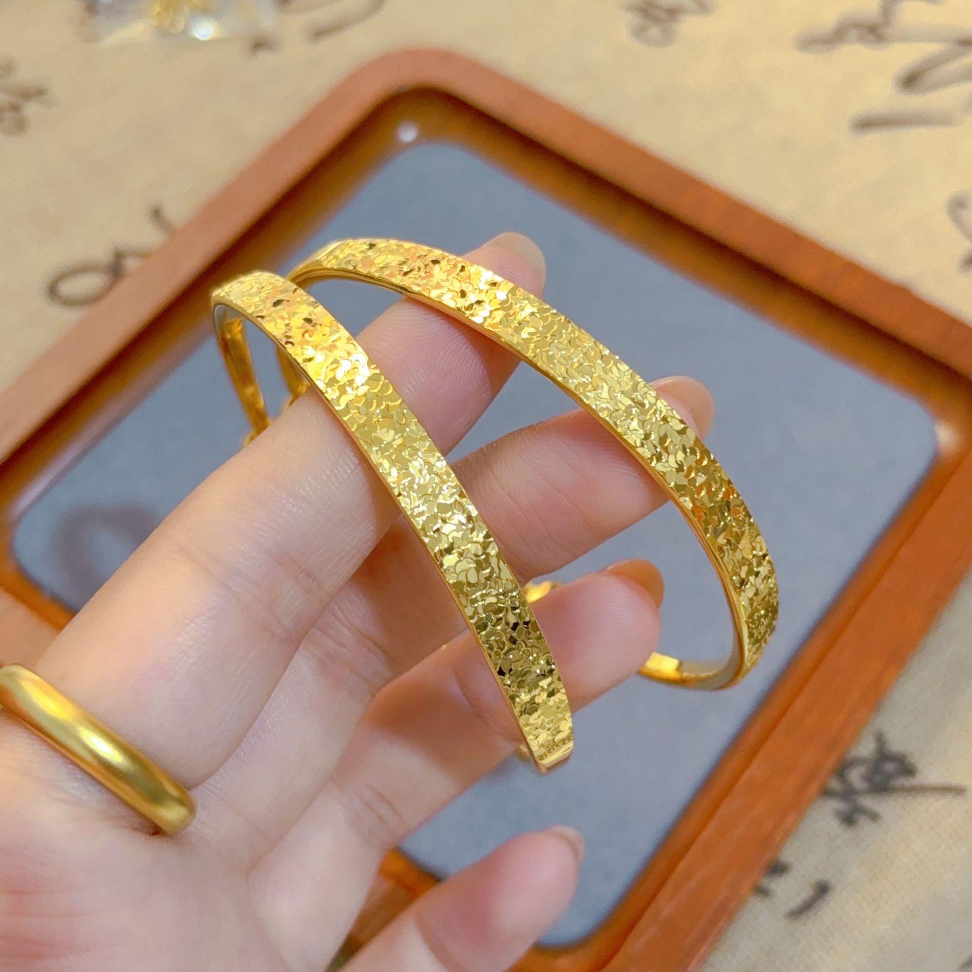 

Flashy Gold-Plated 6mm Push-Pull Crushed Ice Bangle Bracelet for Women