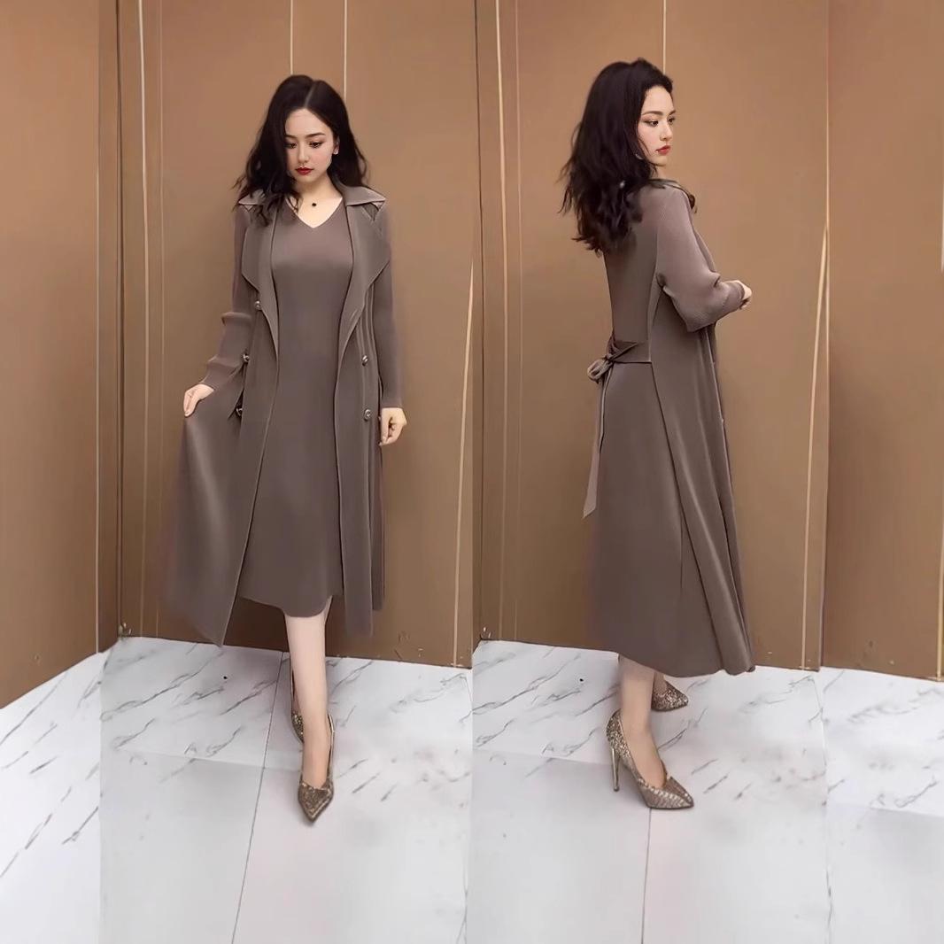 

Платье-ветровка из двух частей с плиссированным воротником для женщин среднего возраста - утягивающий эластичный осенний костюм 4XL хаки