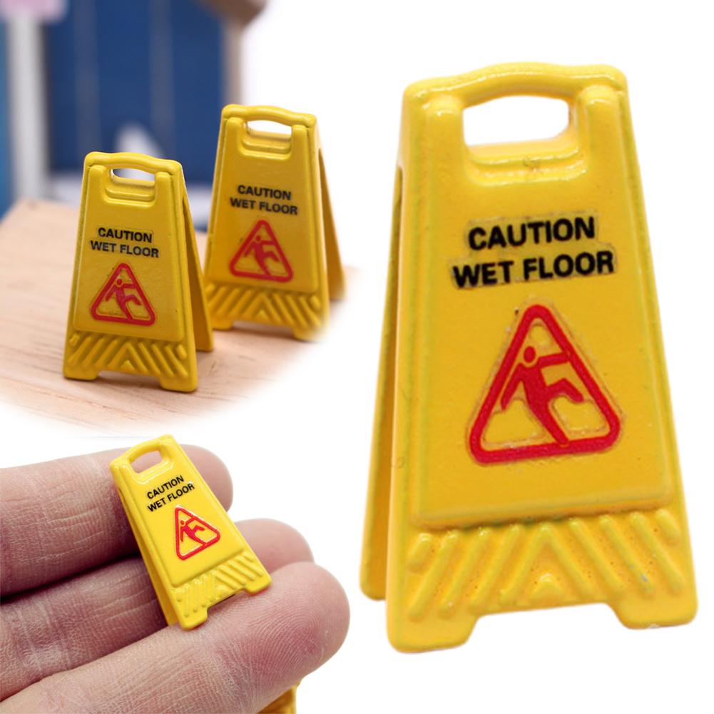 Miniature Toy House Wet Floor Warning Sign Educational Role-playing Decoration Decora Z3A7