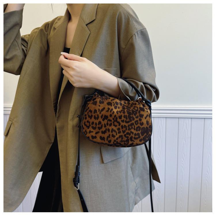 Ielgy Pleated All-Match Shoulder Handbag Autumn Winter Retro Fashion Commuter Messenger Bag