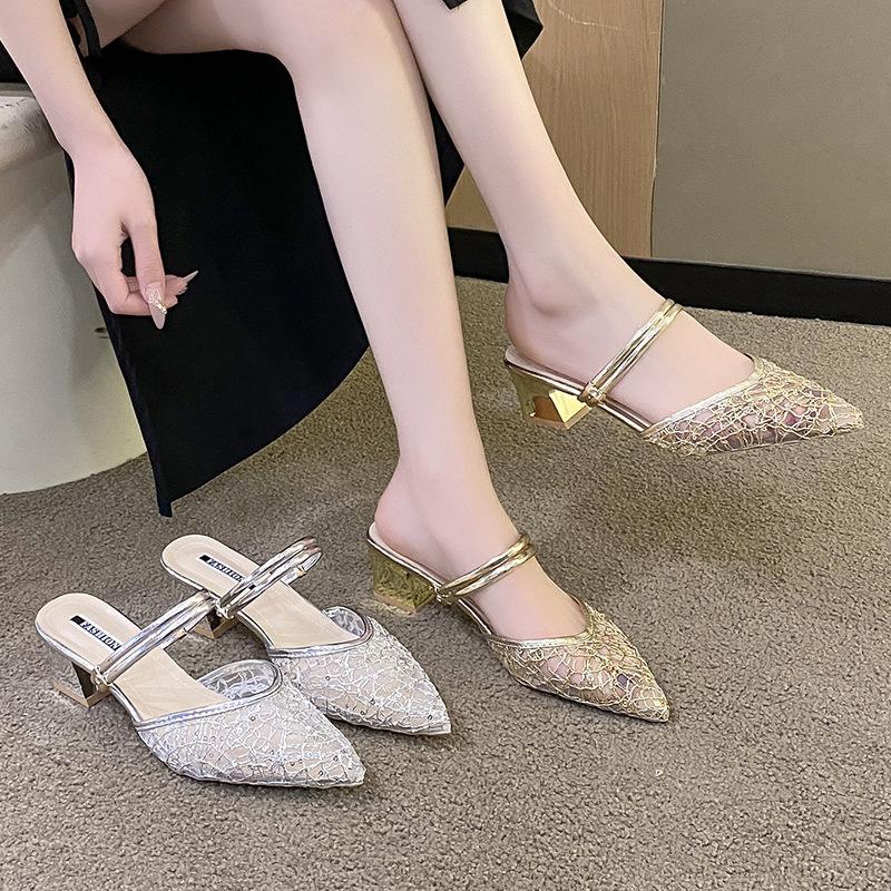 Klapki damskie w dużych rozmiarach 2025 lato nowa moda ażurowe wysoki obcas szpiczasty nosek torebka głowa dwa sposoby noszenia damskie fajne klapki