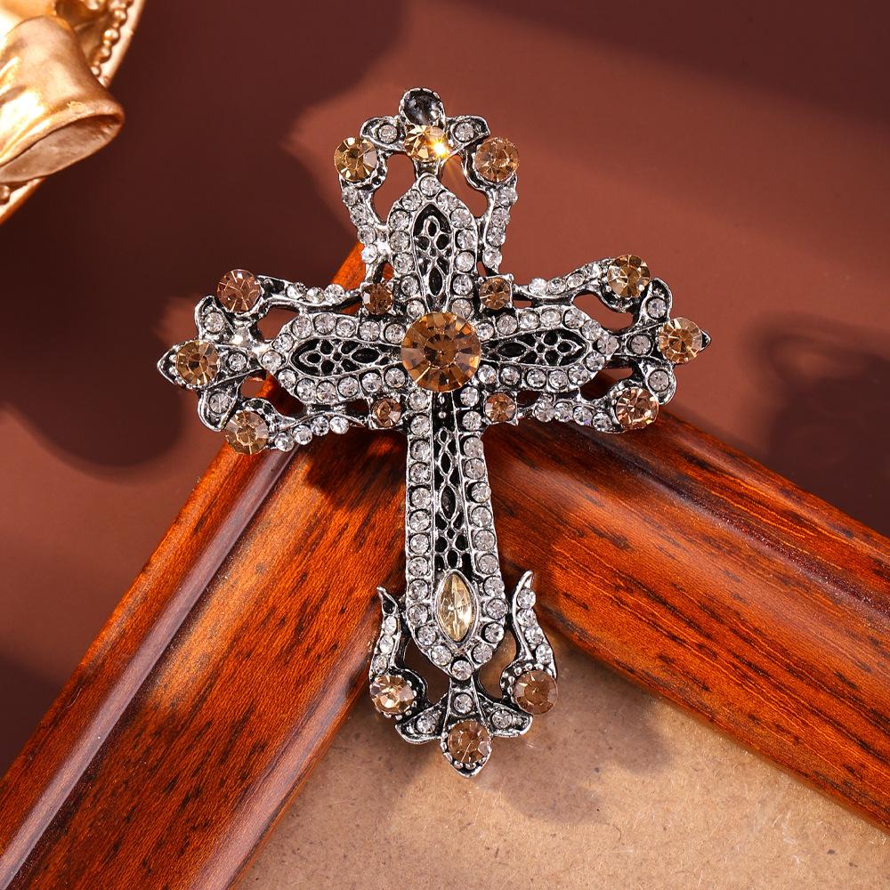 Evropská, americká středověká křížová brož zdobená diamanty retro dvorní styl high-end niche design květinové brože pánské doplňky ke kostýmu