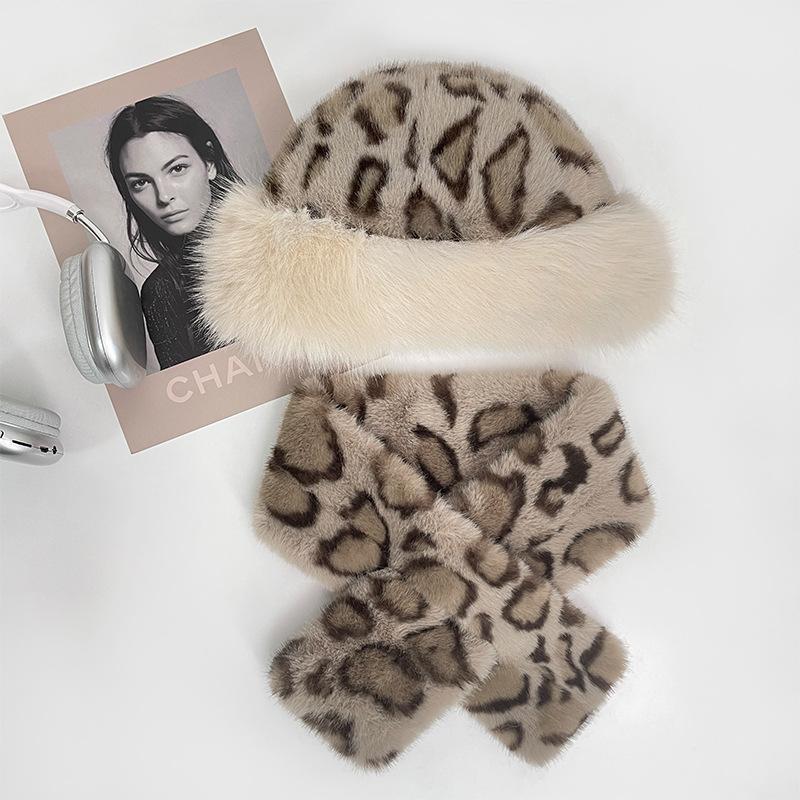 The Girl's Autumn and Winter Cartoon Woolen Hat Cute Scarf Warm and Protective Neck  Tiger Patterned Bear Fisherman Hat