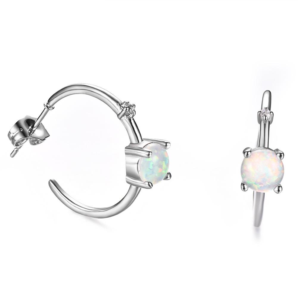 Wykwintne i minimalistyczne półkolczyki dla kobiet