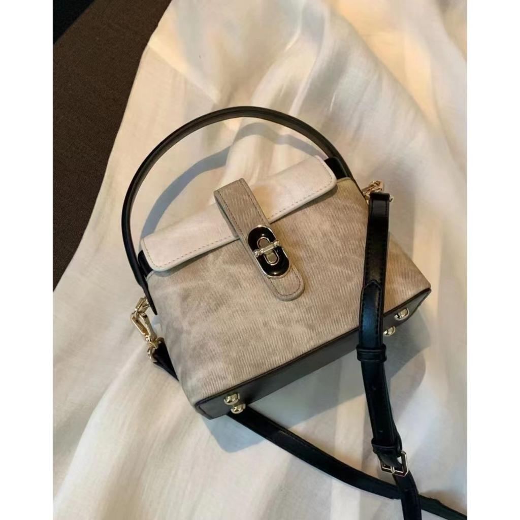 Torba typu box w stylu retro w kolorze dopasowanym do stylu Niche Gray Time Box Bag Commuter Hand Bill Shoulder Bag