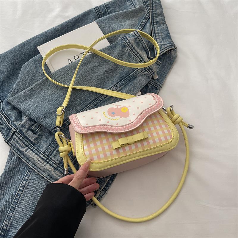 Cute pink apple niche women s bag, new underarm shoulder bag, portable niche women s bag, small square bag.