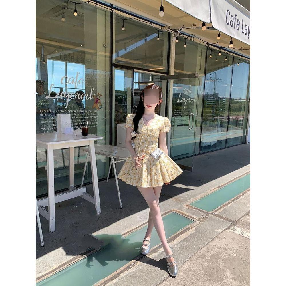 Holiday Wind Seaside Beach Summer Temperament Waist Thin Deep V-neck Beautiful Dress Women