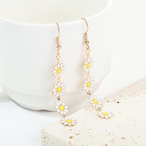 Delicate Gold Color Daisy Flower Hoop Earrings For Women Trendy Korean Sweet Sunflower Circle Earring Girl Wedding Party Jewelry