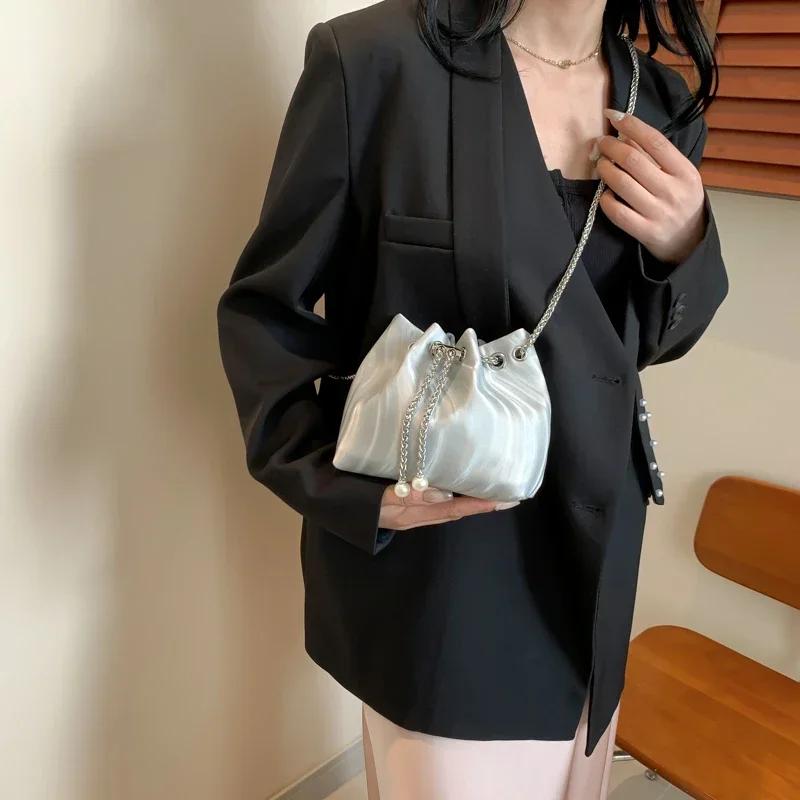 Lässige einfarbige Umhängetaschen Innenfach Neue Hot-Sale-Taschen für Damen Aufsteckbare plissierte PU-Damenhandtaschen