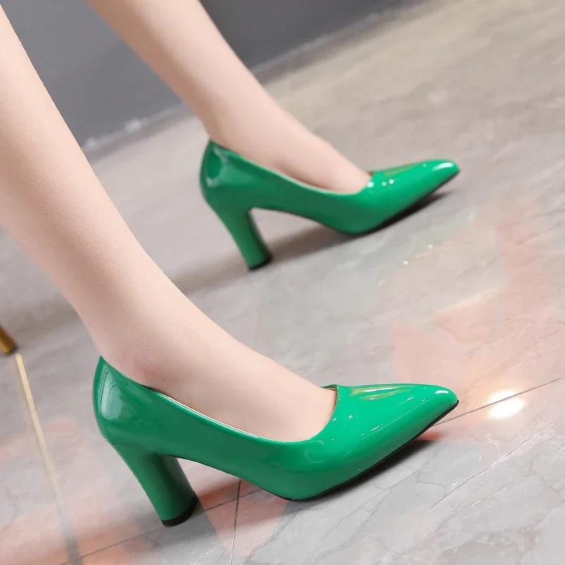 Designer Summer Luxury Outwear Womens Pumps Large Heels Pointed Solid Light Mouth Versatile Comfortable Single Shoes for Women