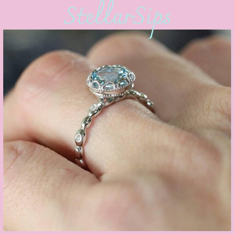 Exquisite Geometric Topaz Ring In Elegant Platinum Color For Women Ideal For Fashion Lovers