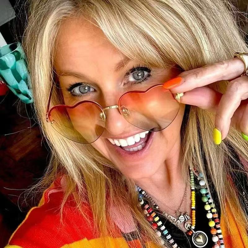 Love Heart Shape Women'S Sun Glasses European American Fashion Sun Glasses Woman Holiday Travelling Men Sunglass