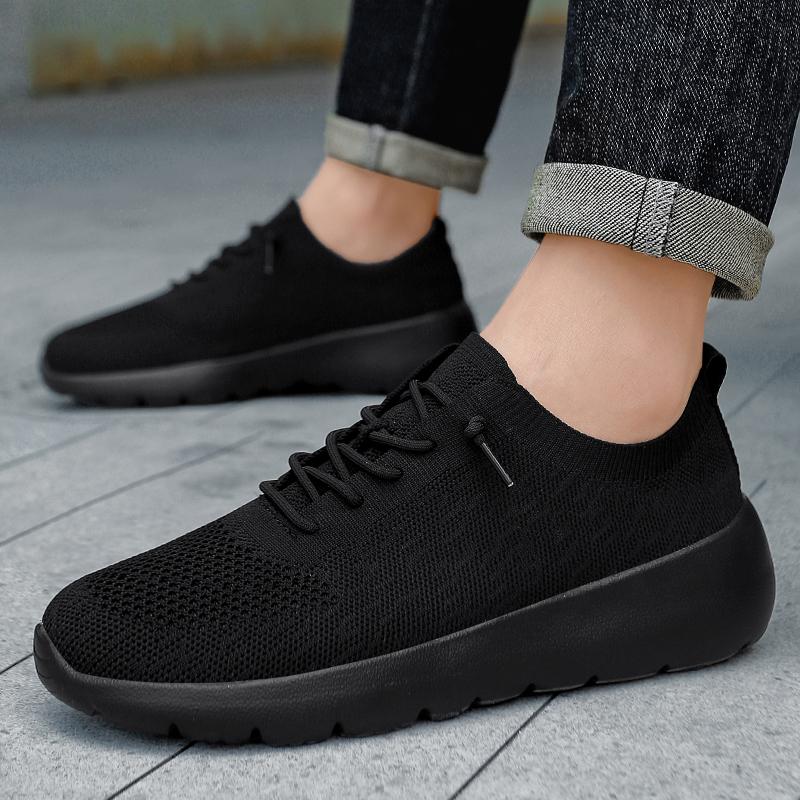 New Lightweight Comfortable and Breathable Sports Shoes Men's and Women's Mesh Upper One-piece Soft-soled Casual Sports Shoes