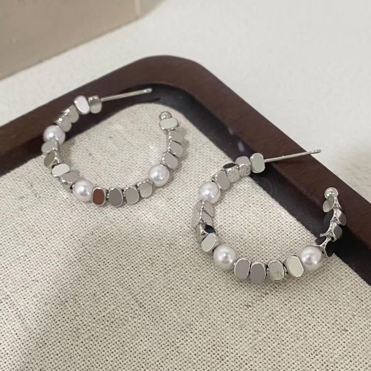 Elegant French Minimalist C-Shaped Silver Pearl Earrings - Stylish, Versatile Jewelry for Women