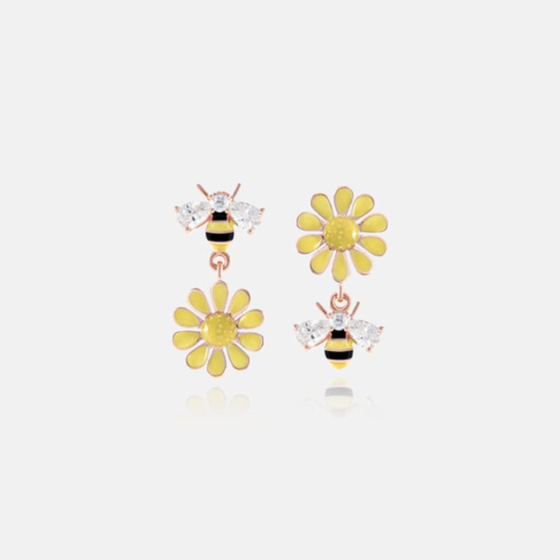 JUDY AND PAUL Flea Honeybee and Flower Unbalanced Earrings