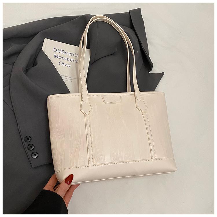 

Leisure work commuter tote bag 2025 new spring and summer large-capacity women s bag fashionable versatile high-texture shoulder bag