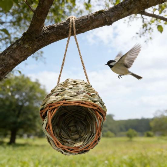 Handwoven Hanging Bird House Natural Reed Bird Hut Hanging Bird Nest House for Parrots Cockatiels Garden Yard Patio Terrace Indoor Decor