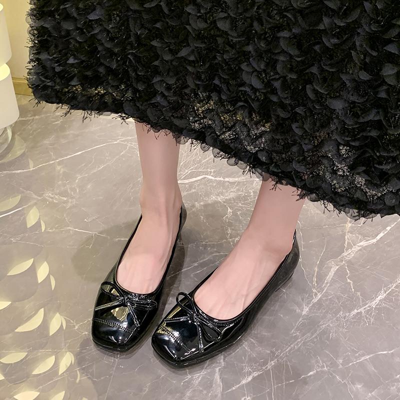 Women's Spring 2024 New Style French Tweed Pattern Patent Leather Soft Bottom Four Seasons Evening Shoes Flat Heel Polyurethane