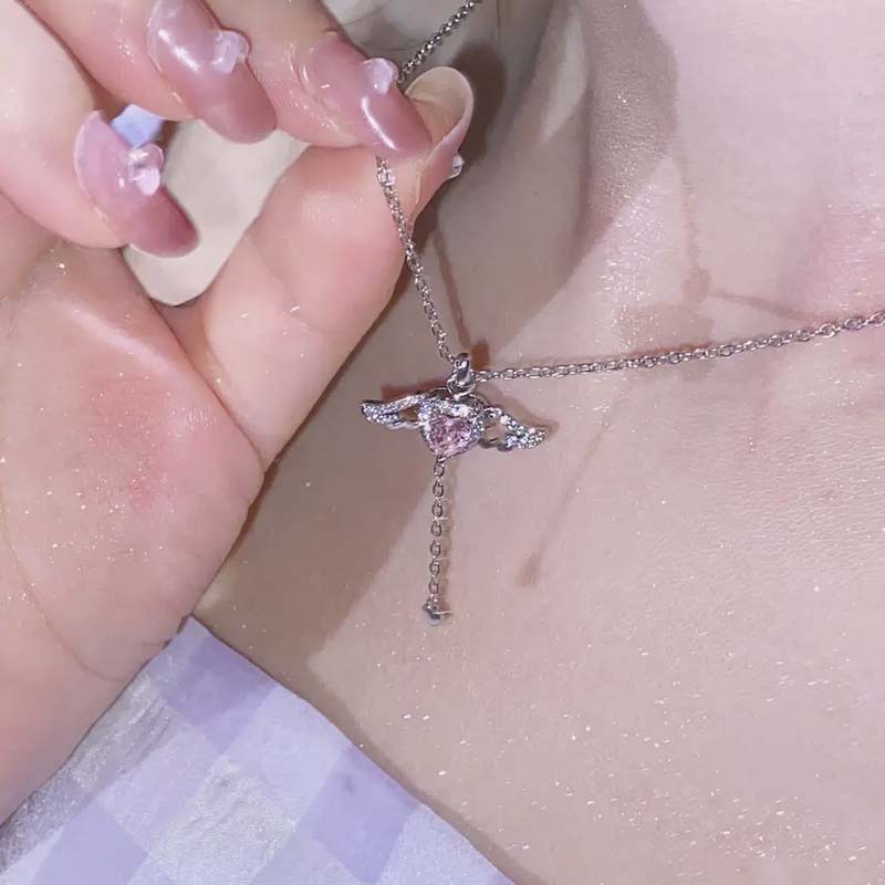 

2025 New Moonstone Love Heart Pendant Necklaces For Women Men Shiny Crystal Temperament Necklace Party Zircon Gift