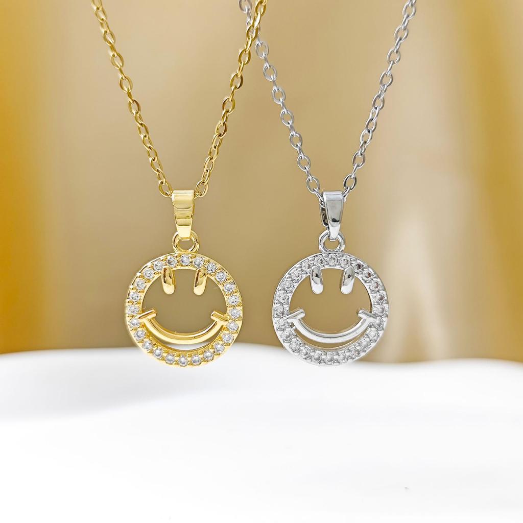 Elegant Titanium Smiley Face Necklace for Women - High-End Clavicle Chain Fashion Accessory