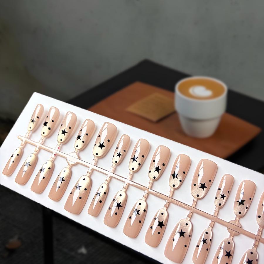 Starry Cat Eye Wearable Gel Nail Polish: Simple, Cute, and Girly Medium Short Fake Nails.