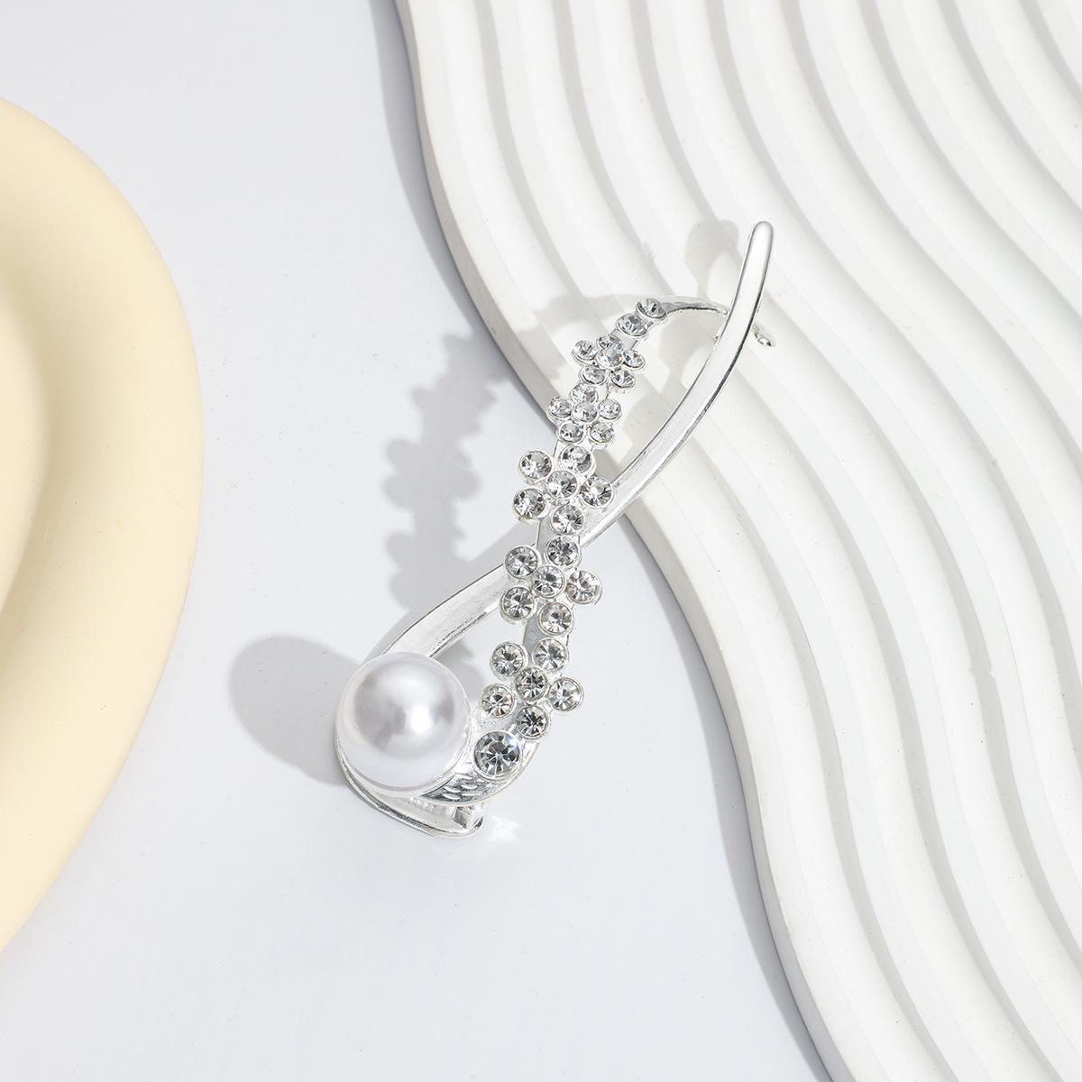 Premium Fishtail Twist Pearl Hair Clip for Women