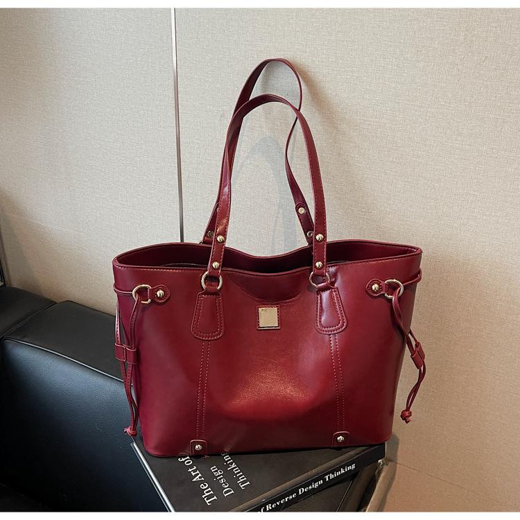 

Retro bag women s large capacity 2205 autumn and winter versatile simple shoulder bag premium texture tote bag бордовый