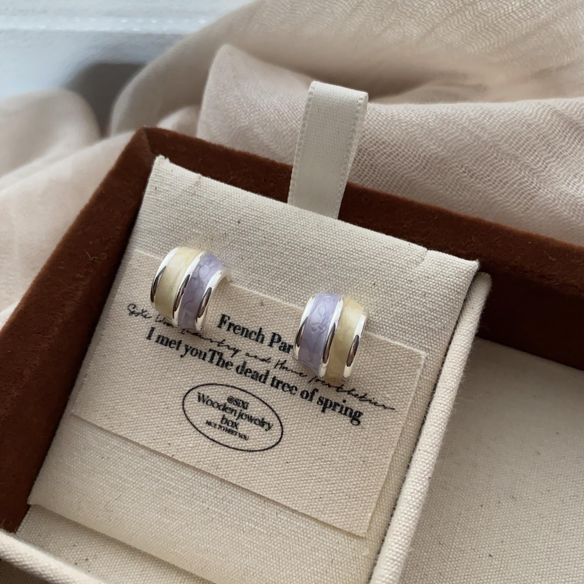 

Niche unique small fresh color simple stud earrings new splicing double earrings design sense niche light luxury versatile