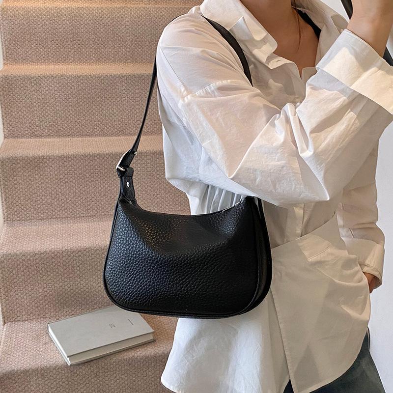 Super Fire Niche Horn Bag Women's 2025 New Spring and Summer Versatile Messenger Bag Fashion Shoulder Underarm Dumpling Bag