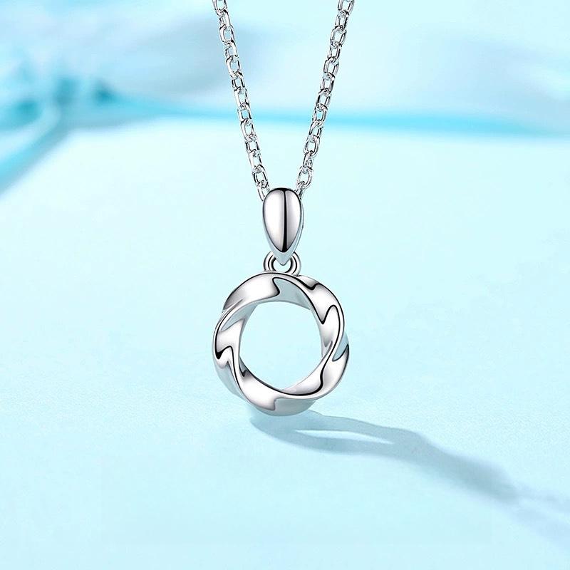 

Mobius Ring Necklace Women s ins Light Luxury Niche Simple Clavicle Chain Necklace