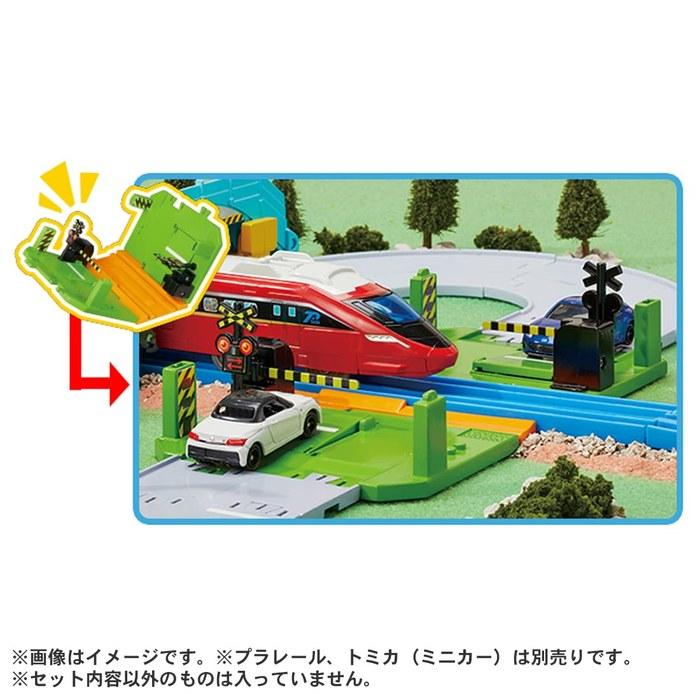 TAKARA TOMY Tomica Tomica Town Railroad Crossing, Overpass & Intersection Road Set - Toy Car - 3+ Years - 8 X 24 X 19 Cm