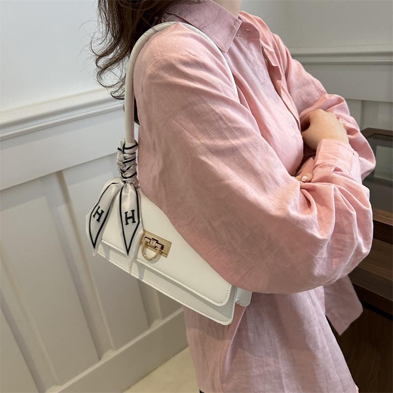 Small Square Bag Women's Bag Popular Underarm Portable Summer New Trend Beautiful Simple Shoulder Messenger Bag