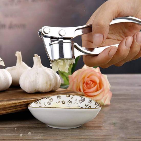 Manual Garlic Press Alloy Garlic Mincer with Ergonomic Handle Rustproof Garlic Crusher for Kitchen Restaurant