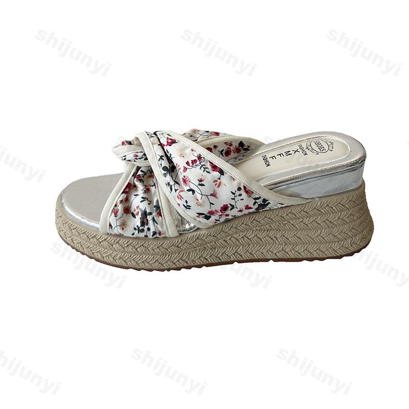 

Мода 2025 Лето Новый Стиль Модный Принт Клинья Шлепанцы для Женщин Открытый Носок Дышащие Удобные Сандалии Элегантная Пляжная Обувь 35 белый