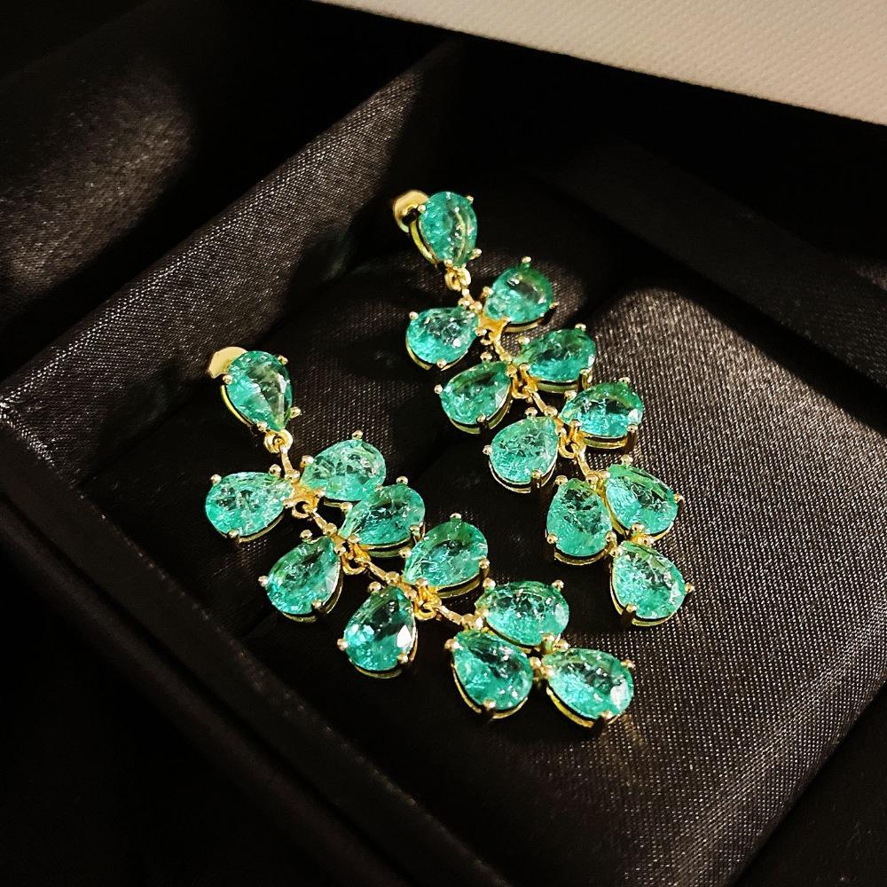Peacock Green Cracked Earrings with Ice Grape Design Slimming Elegant S925 Silver Studs золотой