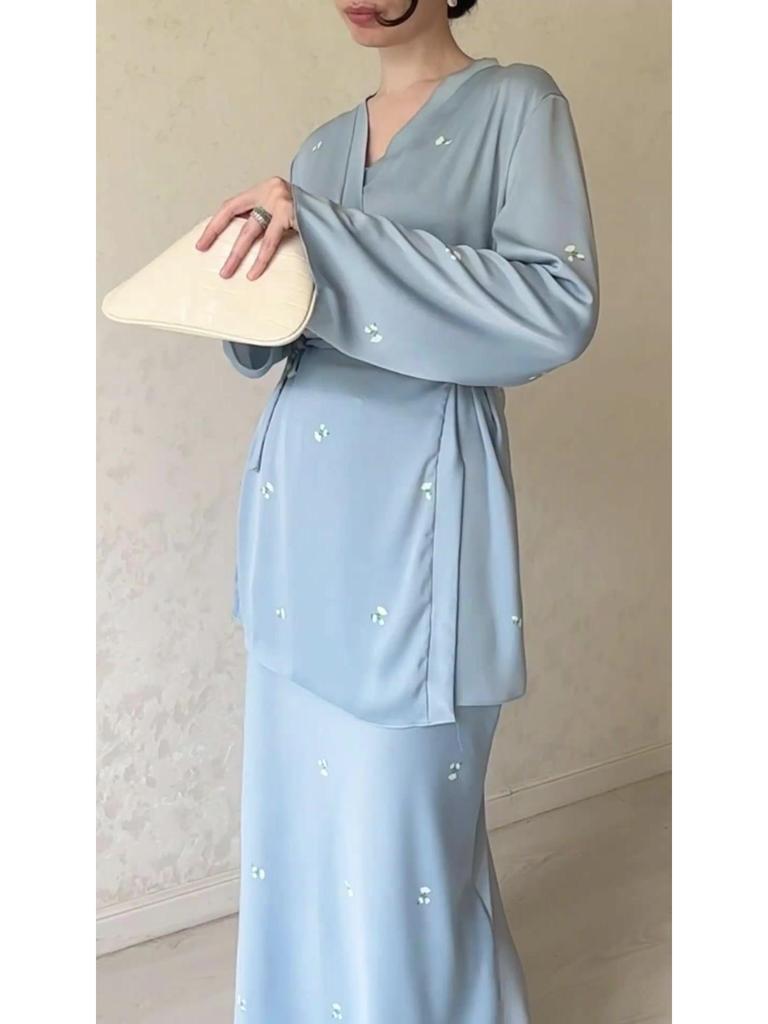 2023 Autumn V-Neck Satin Skirt Set with Long Sleeve Printed Top