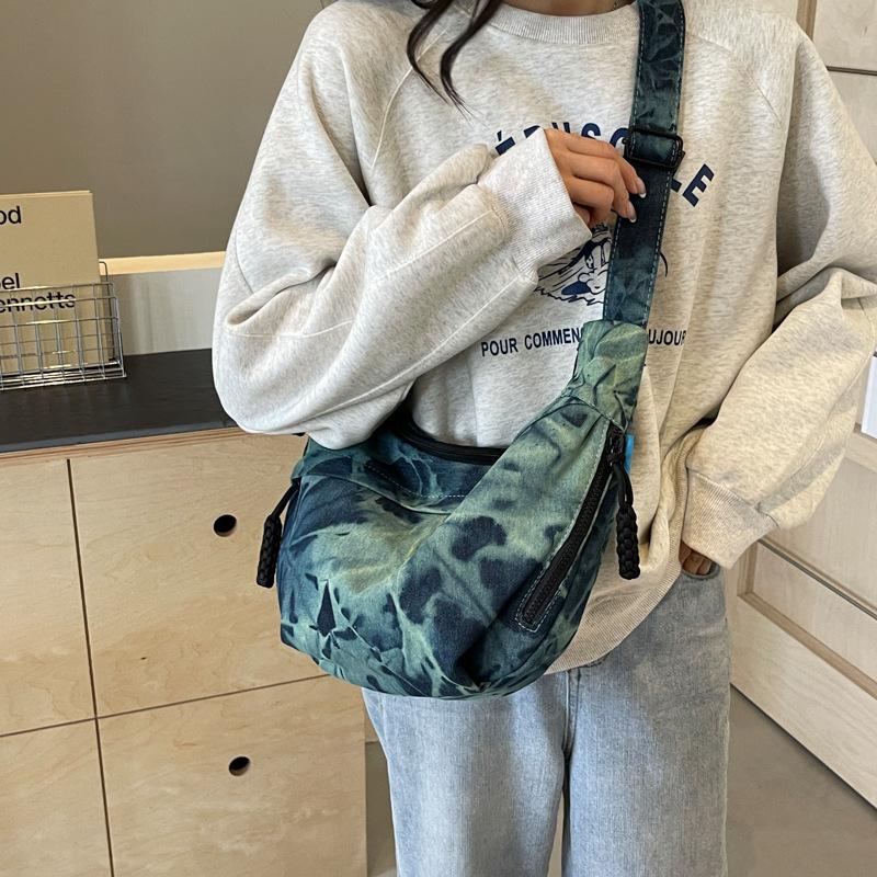 Damska torba na ramię typu Hobo na co dzień