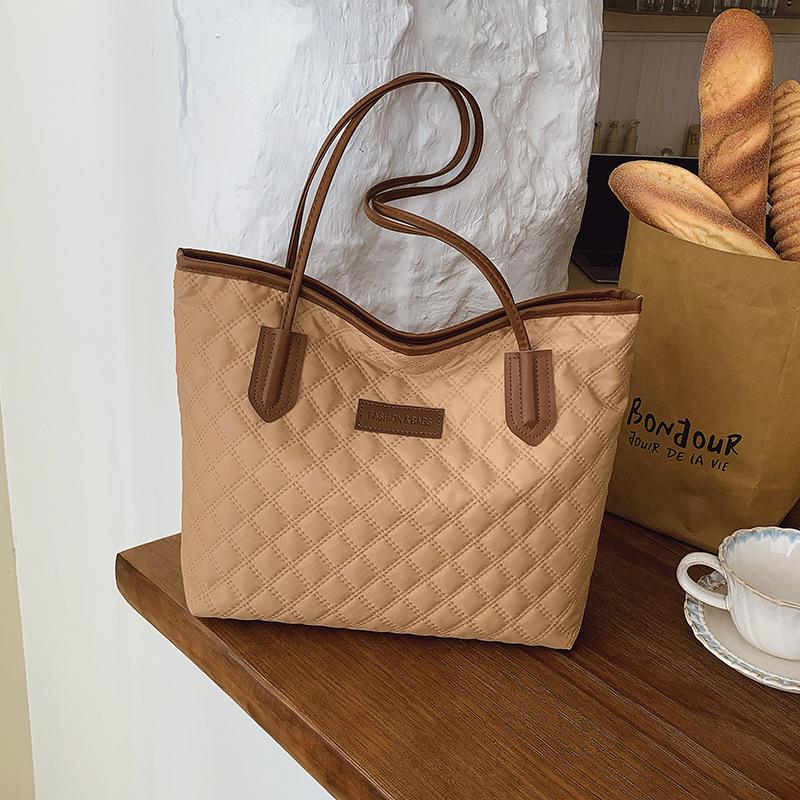 

Ringer Tote bag women s large-capacity versatile commuter portable shoulder bag lightweight and simple underarm bag fashionable women s bag хаки